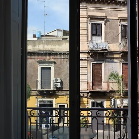 La Dimora Di Svevia 住宿加早餐酒店 卡塔尼亚